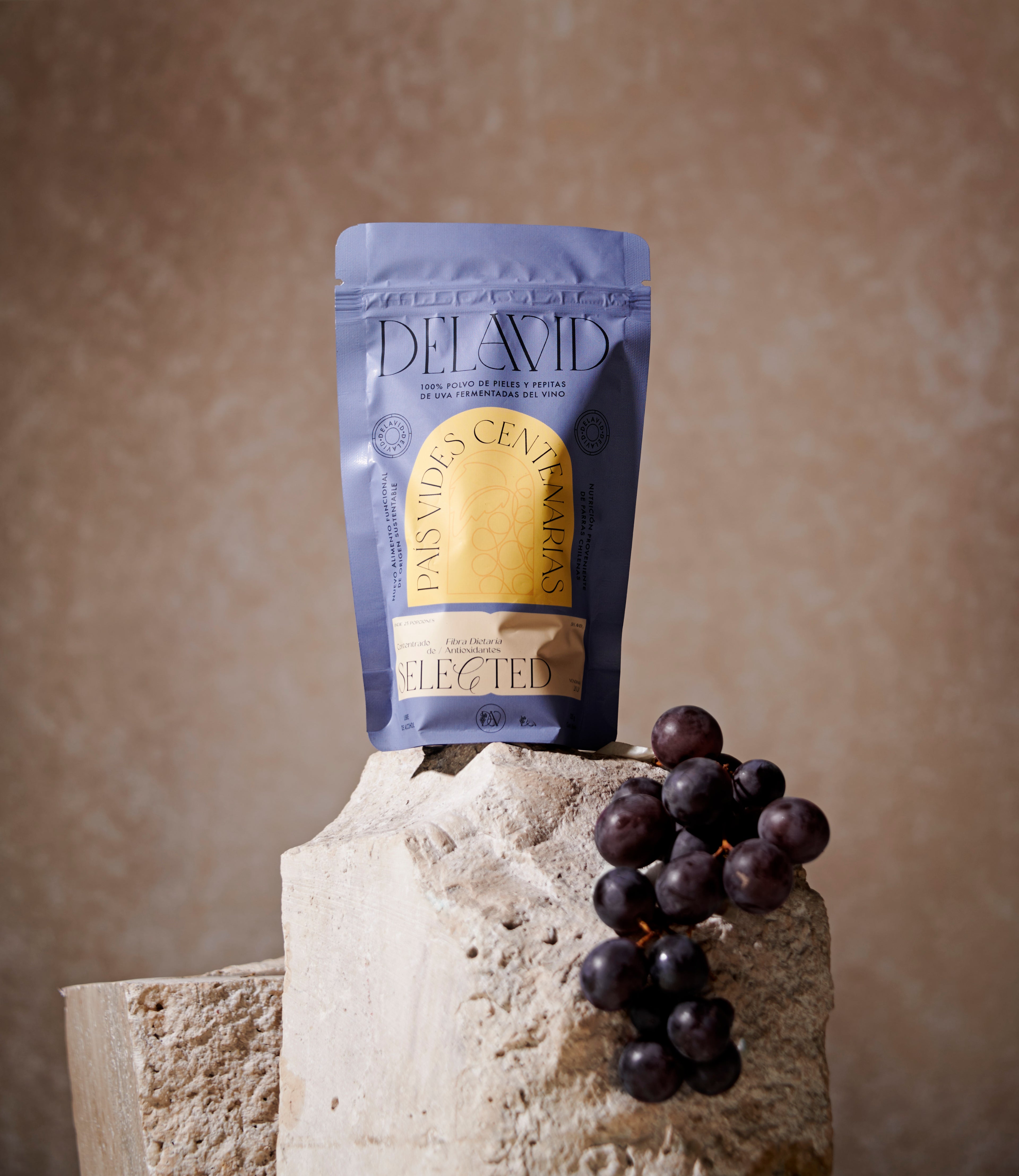 Superalimento Delavid País Vides Centenarias, elaborado a partir de uvas vinificadas de parras centenarias, alto en fibra dietaria y con beneficios digestivos.