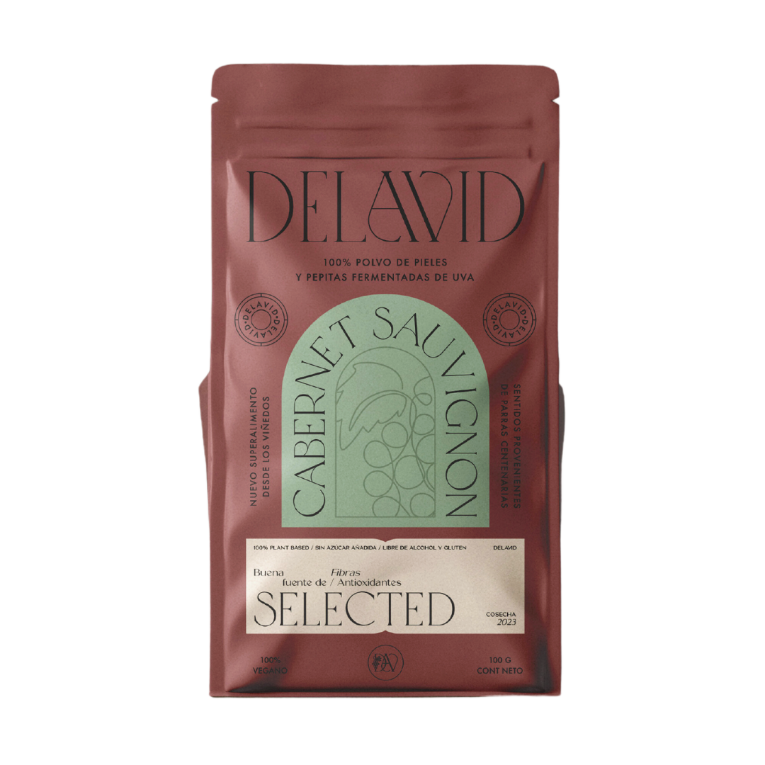 Doypack Delavid Cabernet Sauvignon, polvo de orujo de uva chilena rico en antioxidantes y fibra dietaria, ideal para batidos, yogures e infusiones saludables.