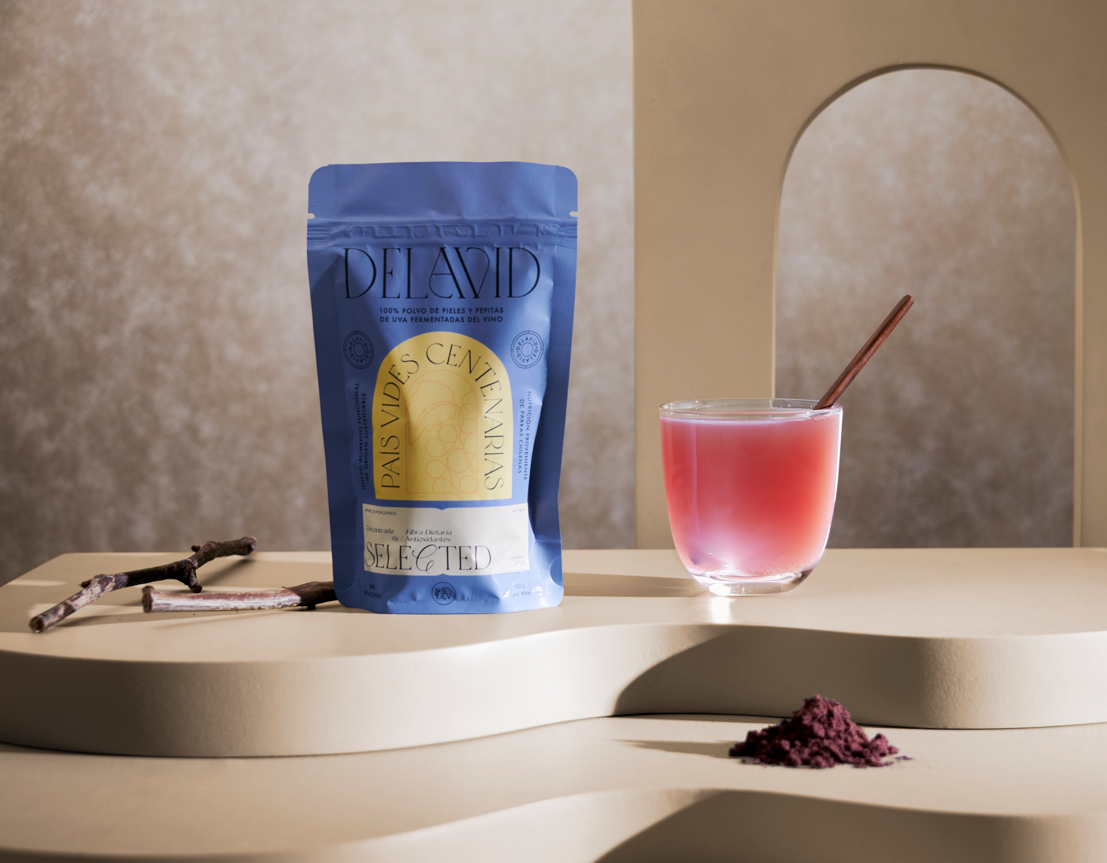 Superalimento Delavid País Vides Centenarias, elaborado a partir de uvas vinificadas de parras centenarias, alto en fibra dietaria y con beneficios digestivos.